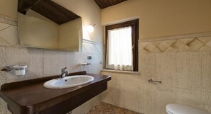 Classic Apartment, 1 Bedroom, Kitchenette | Bathroom | Free toiletries, hair dryer, bidet, towels