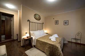 Premium bedding, individually decorated, individually furnished, desk