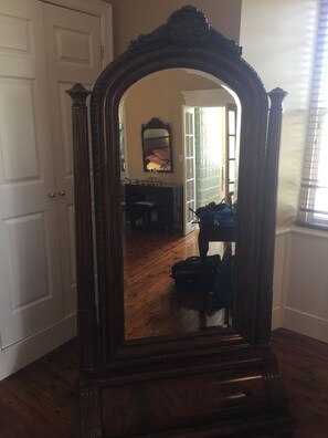 Premium Suite, 1 Queen Bed, Private Bathroom | Room amenity - Clyde Hall Bed and Breakfast (Lanark Highlands)