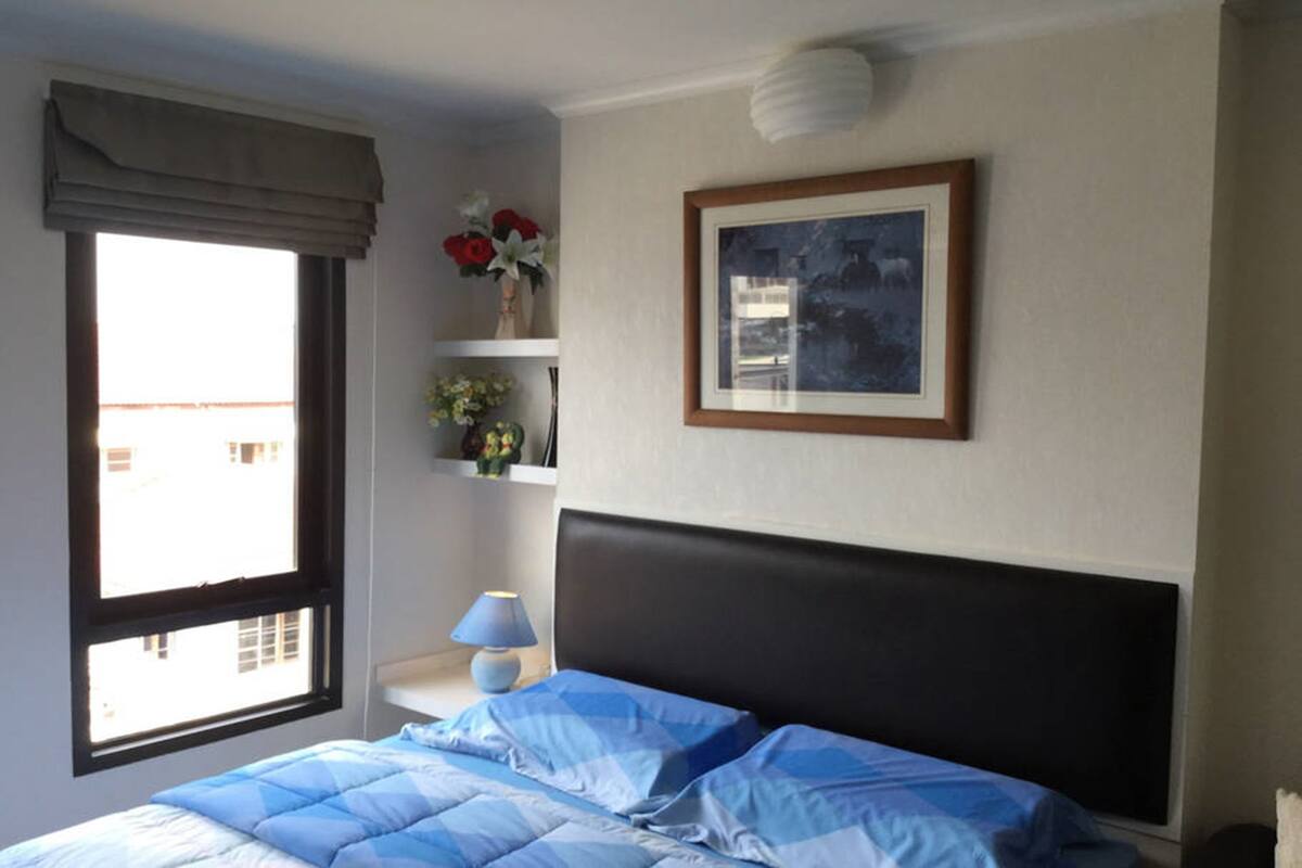 1 Bedroom City View | Living room