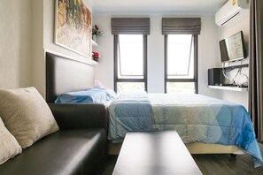 1 Bedroom City View  | Living room | Flat-screen TV - New York Condo by Renvio (Bangkok)