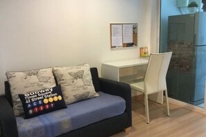 Business Condo, 1 Queen Bed with Sofa bed, Refrigerator & Microwave, Pool View | Living area | 40-inch LCD TV with digital channels, TV - Chateau In Town By Renvio (Bangkok)