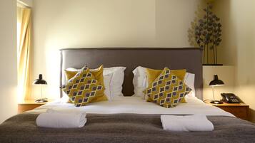 Apartamento, 2 habitaciones, vistas al río | 1 dormitorio, ropa de cama de alta calidad, caja fuerte