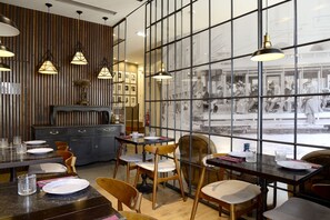 Päivittäinen buffetaamiainen (15 EUR per henkilö)