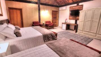 Suite Superior | Premium bedding, minibar, blackout drapes, free WiFi