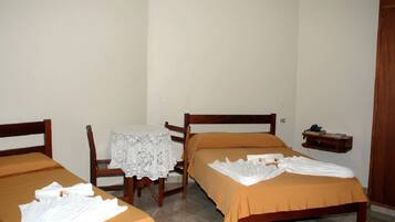 Suíte | Escrivaninha, Wi-Fi de cortesia, roupa de cama