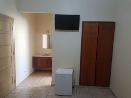 Escrivaninha, Wi-Fi de cortesia, roupa de cama