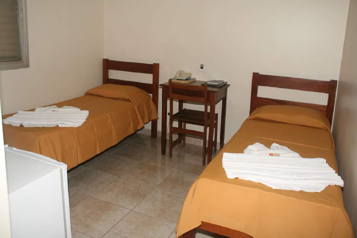 Deluxe Twin Room | Desk, WiFi (free), bed sheets