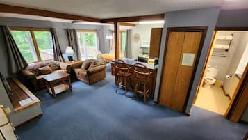 Condo, 2 Bedrooms, Jetted Tub, Slope side | Living area
