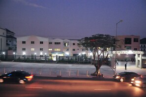 Front of property - evening/night - Tomreik Hotel (Accra)