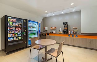 Café da manhã para viagem grátis todos os dias