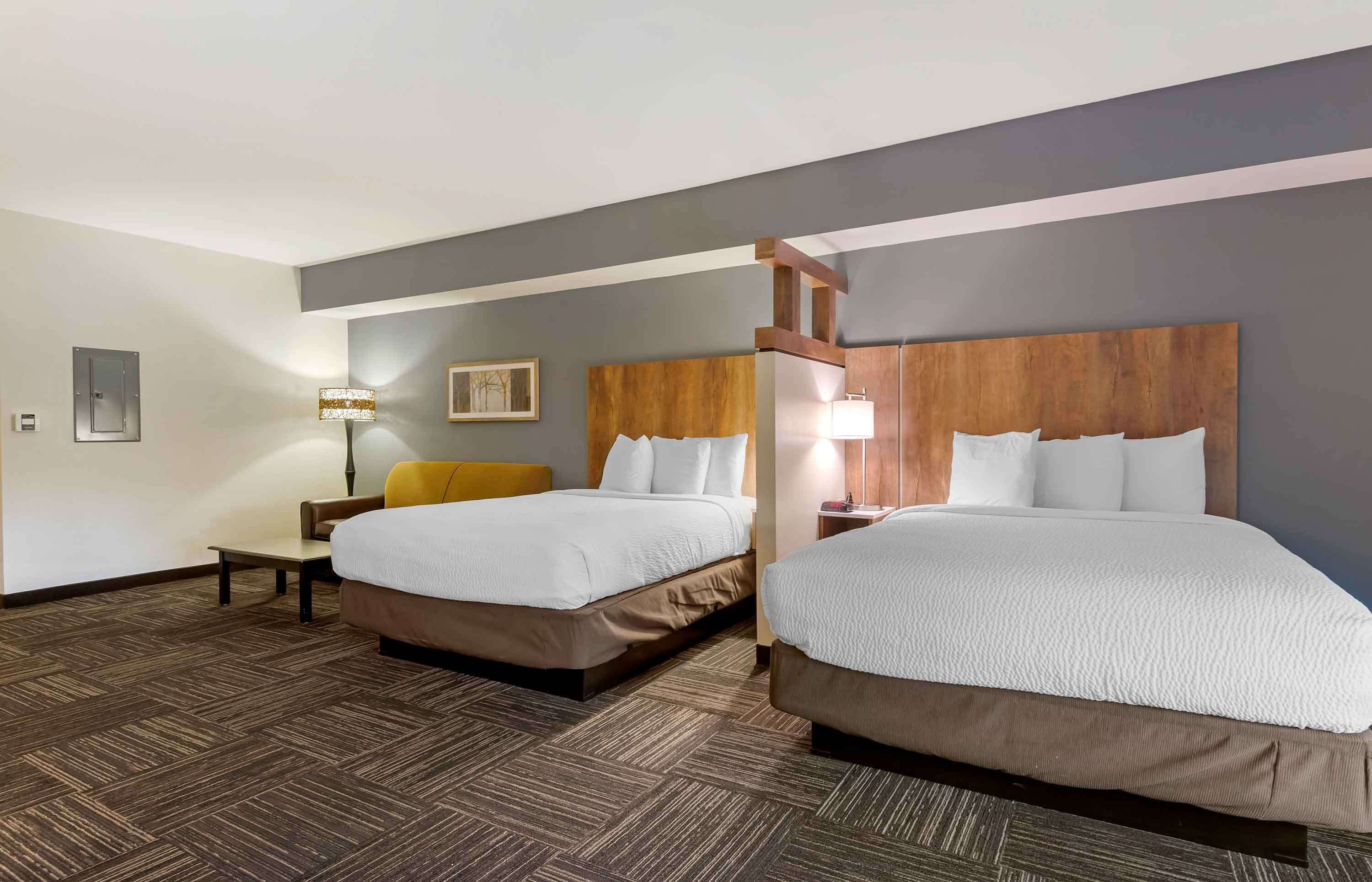 Desk, laptop workspace, iron/ironing board, free WiFi