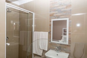 Douche, serviettes fournies