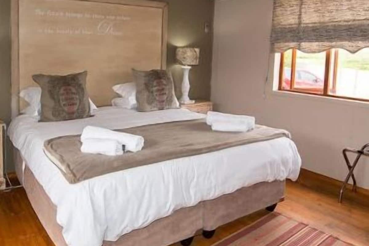 WiFi (free), bed sheets