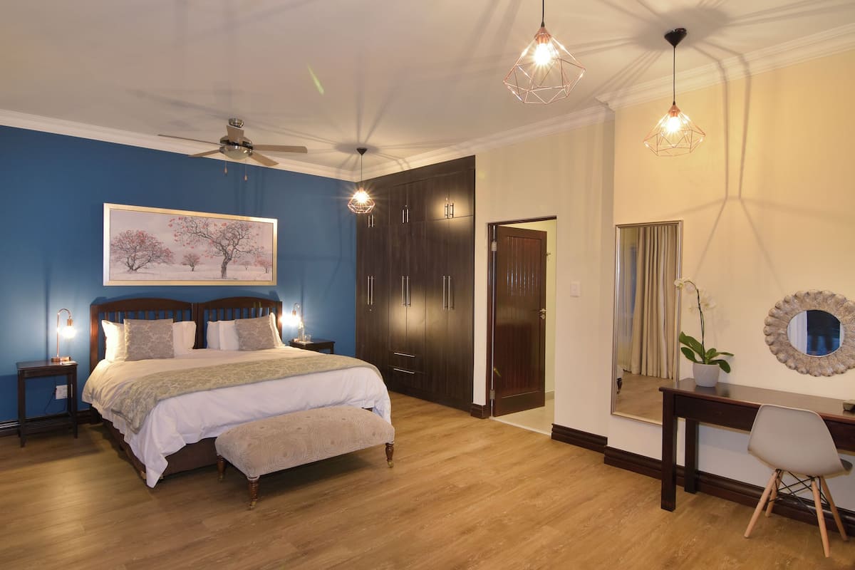 Coral - King Room Private Entrance