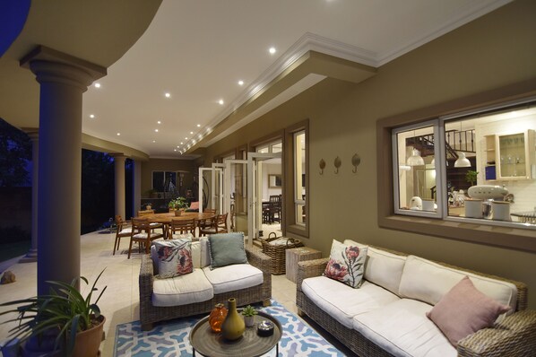 TV - Sandown Guesthouse (Sandton)