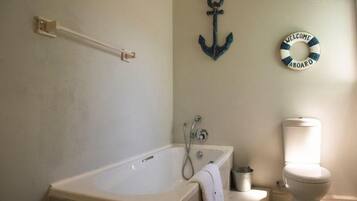 Separate bathtub and shower, free toiletries, towels, soap