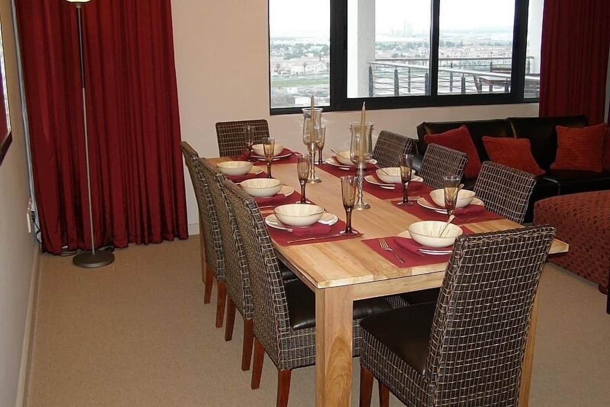 3 Bedroom Apartment 6 guests | Essbereich im Zimmer