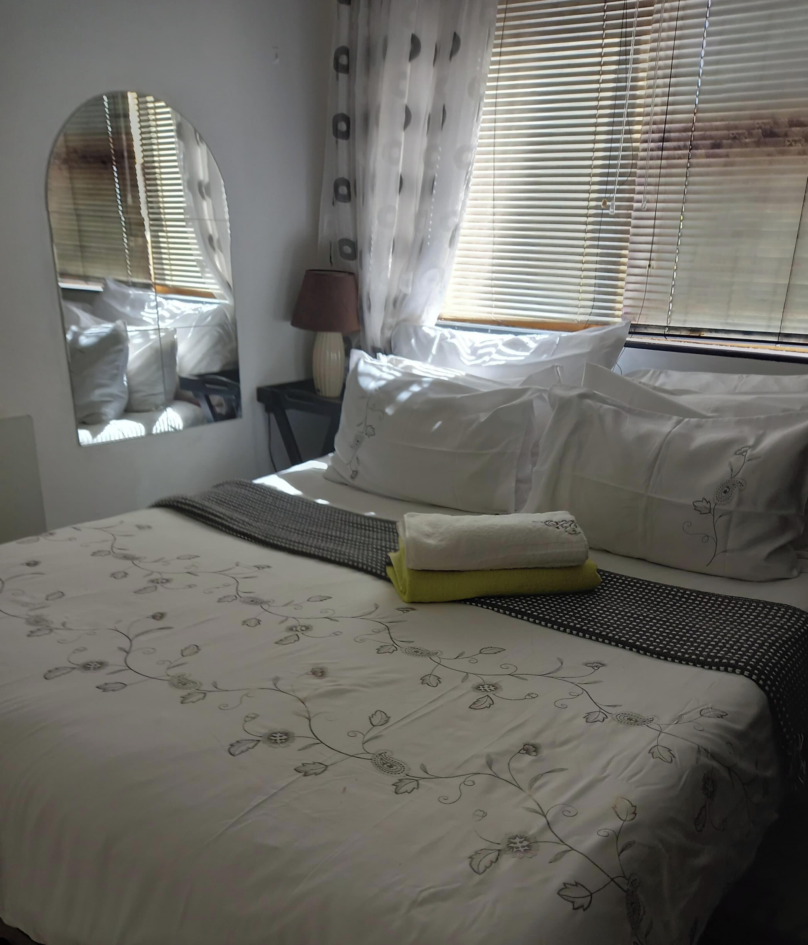 Standard Single Room | In-room safe, blackout curtains, iron/ironing board, bed sheets