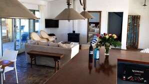 Unclassified image, 2 of 33, button - Surf Inn Cape St Francis (Cape Saint Francis)