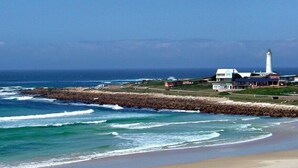 Unclassified image, 5 of 33, button - Surf Inn Cape St Francis (Cape Saint Francis)