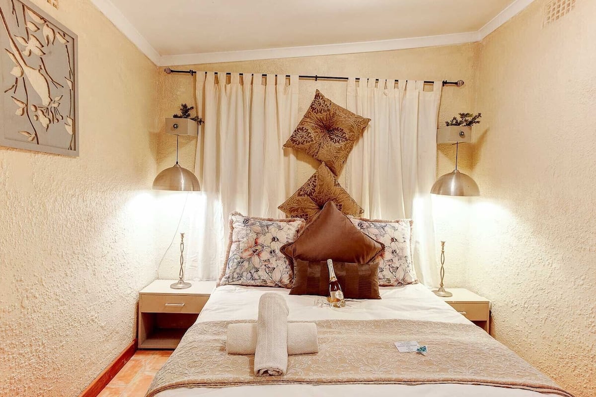 Family Cottage | 1 bedroom, premium bedding, free WiFi, bed sheets