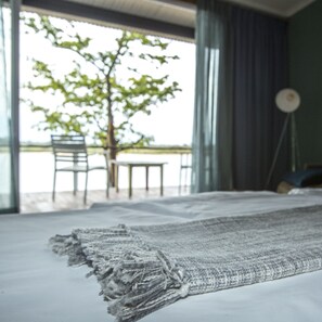 Luxe beddengoed, een minibar, een kluis op de kamer