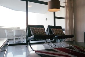 Apartment (2 Bedrooms) | Wohnzimmer | Flachbildfernseher, DVD-Player