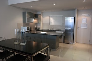 Apartment (2 Bedrooms) | In-room dining