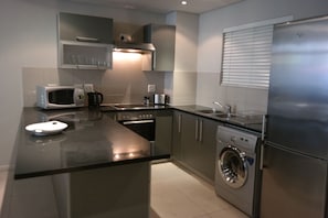 Apartment (2 Bedrooms) | Private kitchen | Full-size fridge, microwave, oven, stovetop