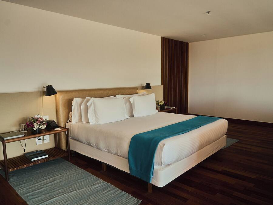 Suíte luxo, vista parcial para o oceano | Zimmersafe, kostenloses WLAN, Bettwäsche