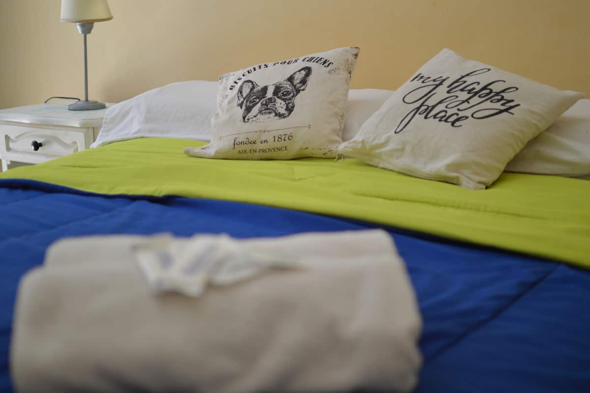 WiFi (free), bed sheets