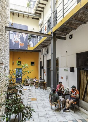 Quang cảnh sân vườn