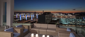 H Hotel Los Angeles, Curio Collection by Hilton