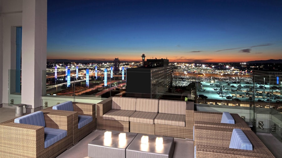 H Hotel Los Angeles, Curio Collection by Hilton