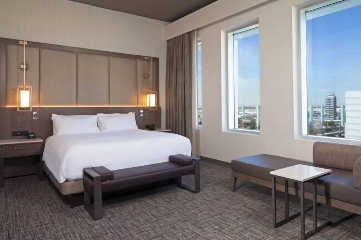 1 bedroom, premium bedding, pillowtop beds, in-room safe