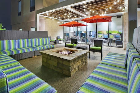 Terrace/patio. Home2 Suites by Hilton Pittsburgh Area Beaver Valley