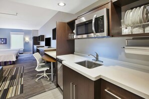 In-room safe, desk, iron/ironing board, free WiFi