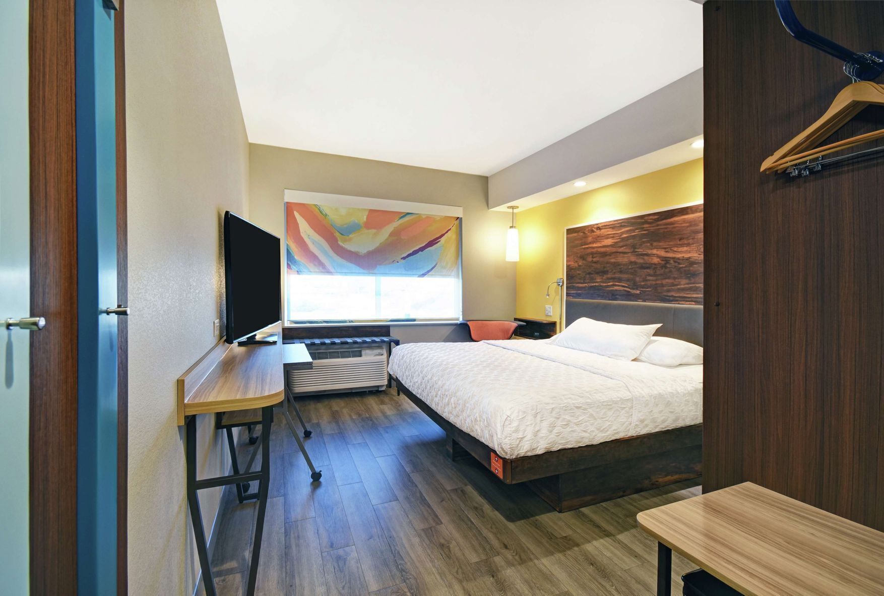In-room safe, soundproofing, free WiFi, bed sheets