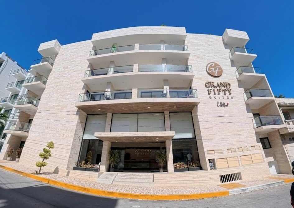 Vista frontal de la propiedad