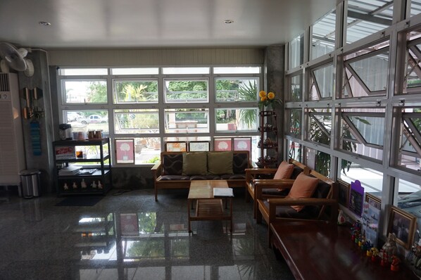 Lobby sitting area - The One Phetchabun (Phetchabun)