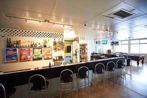 2 bars/lounges - Commercial Hotel (Charters Towers)