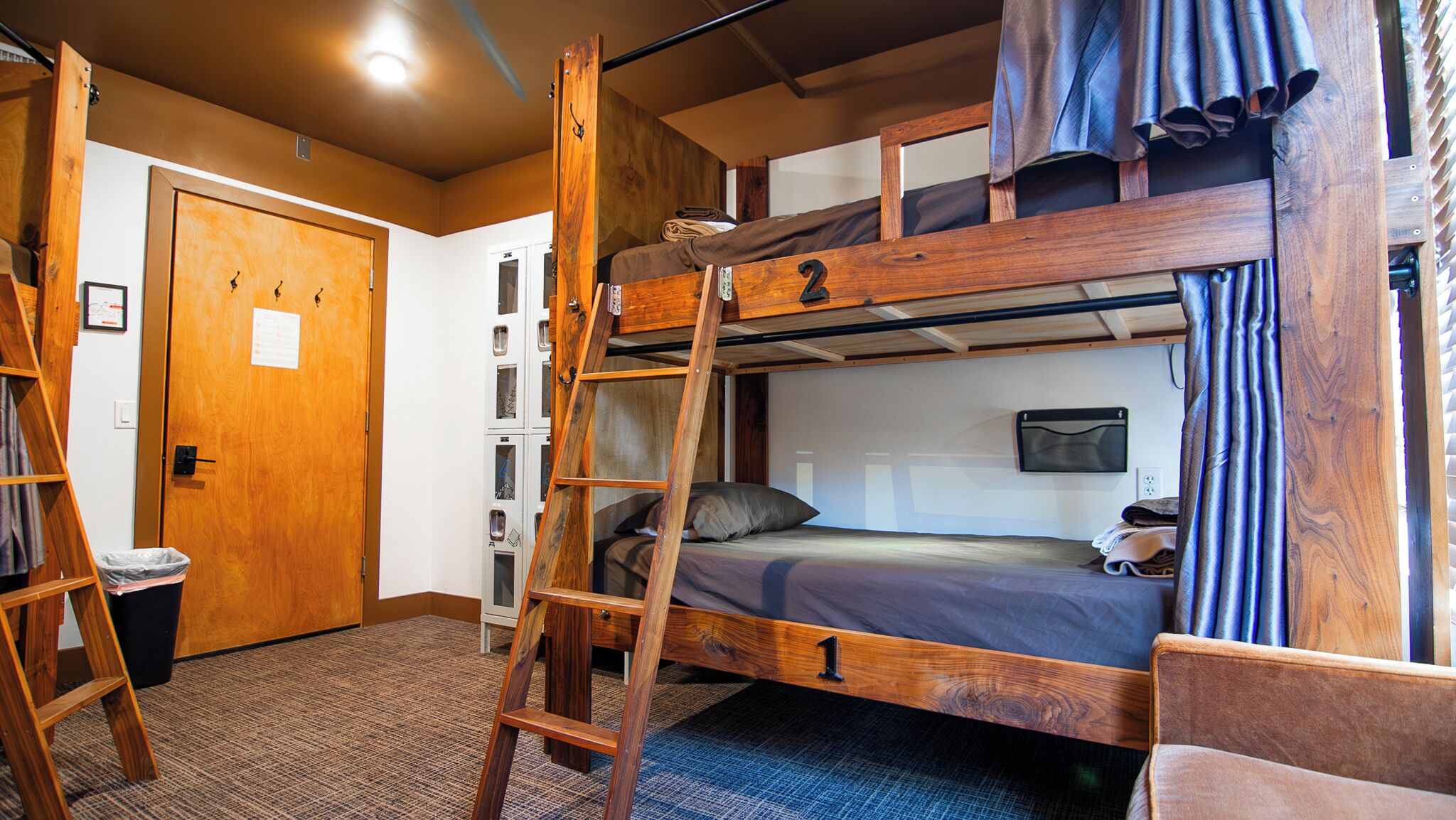 Eenvoudige slaapzaal, gemengde slaapzaal | Individueel gemeubileerd, een strijkplank/strijkijzer, gratis wifi