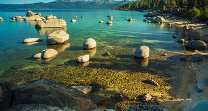 Luxury Family & Group Gathering: 2 Living Rooms, Hot tub, Game Room, EV Charger