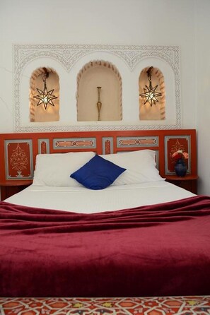 Värdeförvaringsskåp på rummet, mörkläggningsgardiner och ljudisolering