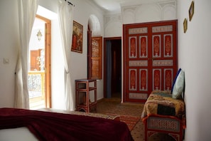 Zimmersafe, Verdunkelungsvorhänge, schallisolierte Zimmer
