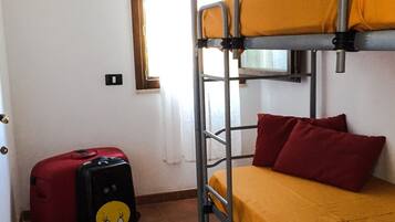 2 Schlafzimmer, Bügeleisen/Bügelbrett, Reisekinderbett, Bettwäsche