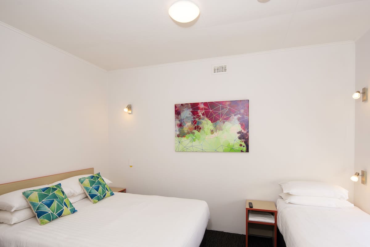 Economy Family - Shared Facilities | Iron/ironing board, free WiFi, bed sheets