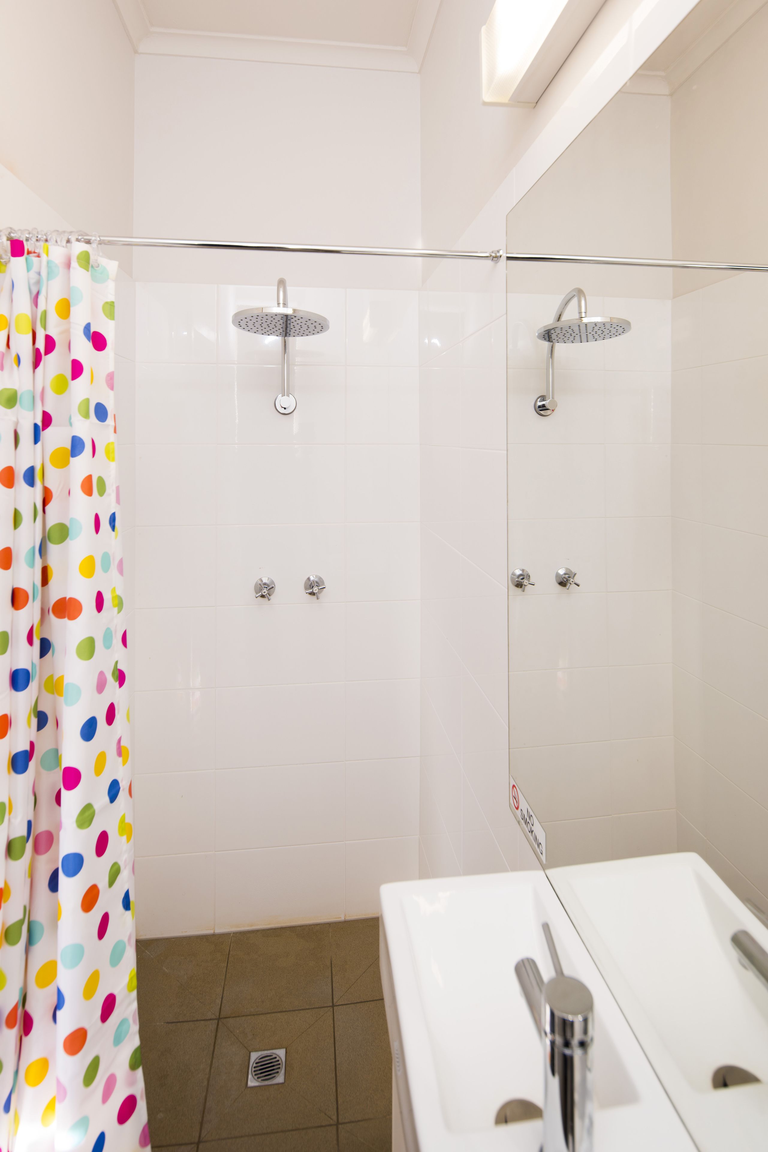 economy queen | bathroom | free toiletries, hair dryer, towels