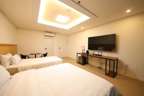 Deluxe Twin Room | Soundproofing, iron/ironing board, free WiFi, bed sheets